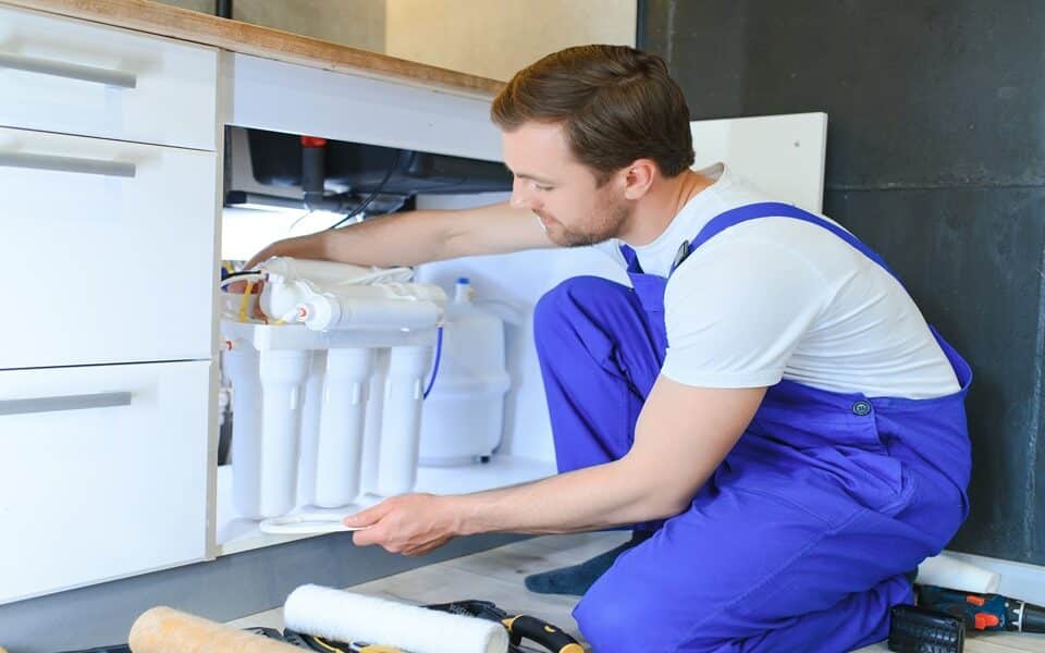 plumber change the water filter